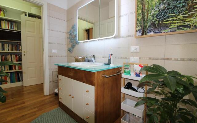 Cozy apt 10 mins walk from Poetto + terrace