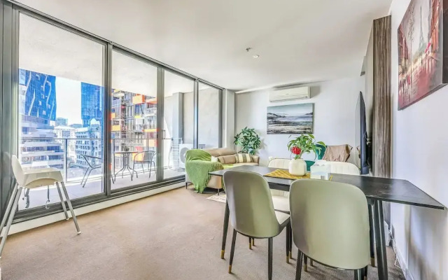StayAU Leisure 2BR Modern CBD Apt