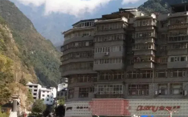 Baoxing Xinyuan Hotel