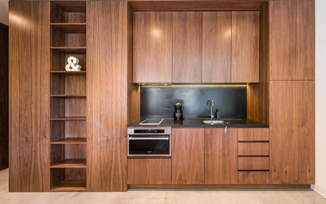 Guestready - Grit & Glam