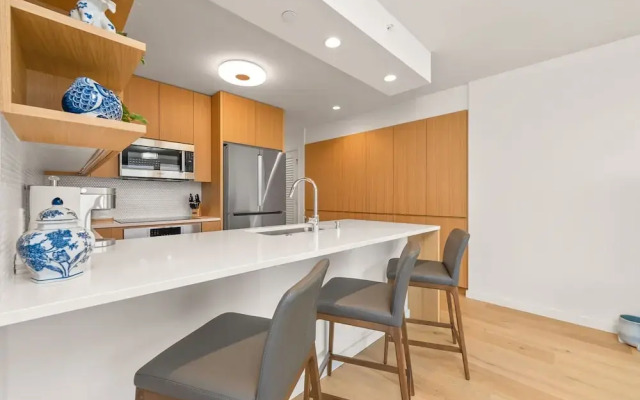 Sky Ala Moana 4209 2 Bedroom Condo by RedAwning