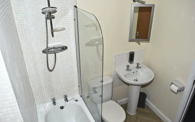 Warrington Suites by Relax Stays