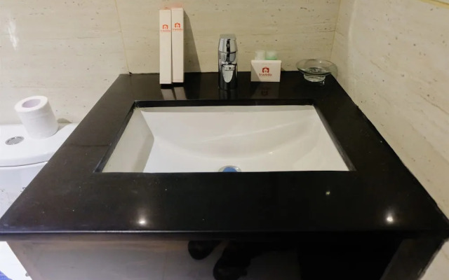 Pool View Brooklyn Studio Apartment near IKEA