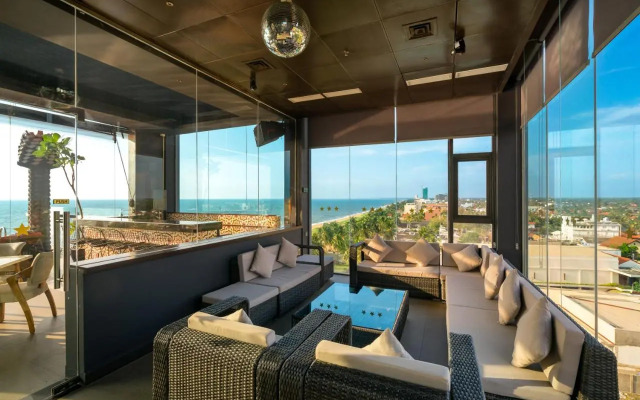 Rainbow Beach Hotel