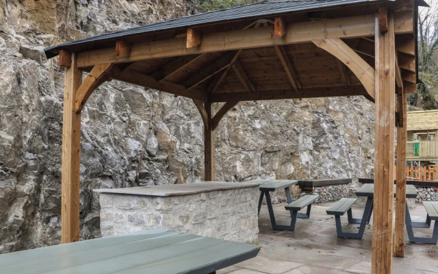 2 Rock Mill Holiday Apartments