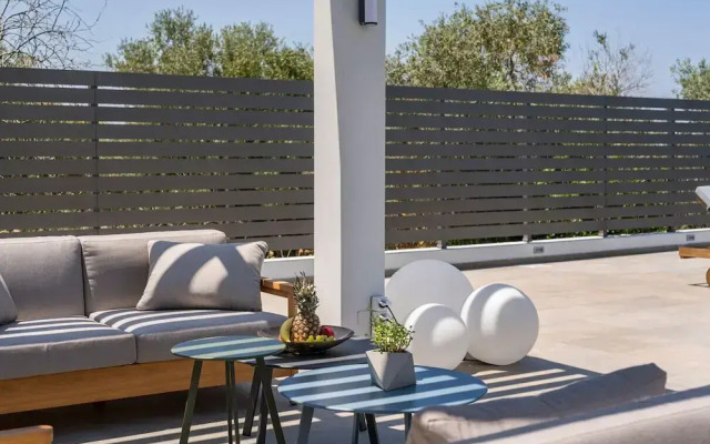 Azatis Luxury Villa