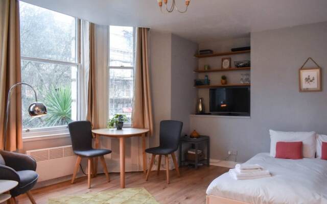 Refurbished Studio Flat Next To Brighton Station