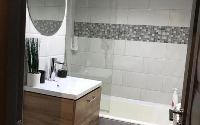 White & Silver Luxury Suite Craiova
