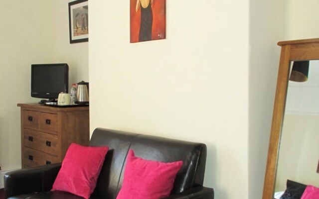 The Woodlands Hotel - Guest house