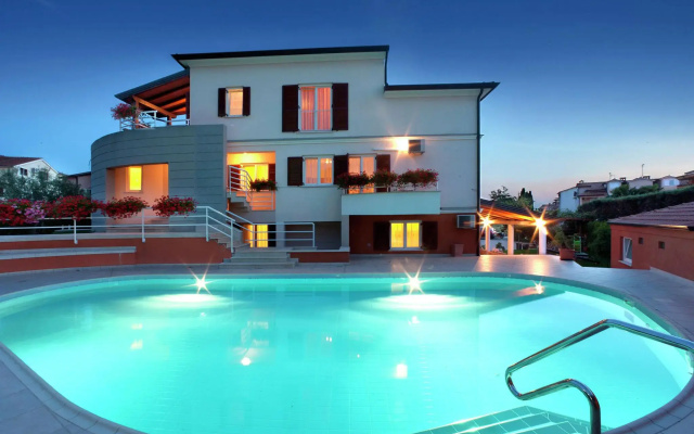 Modern apartment for 2-4 persons in familily house with shared pool - Apartment in Porec - Photo 4