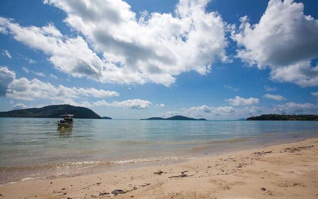 Beach Front Boutique Villa by Holiplanet