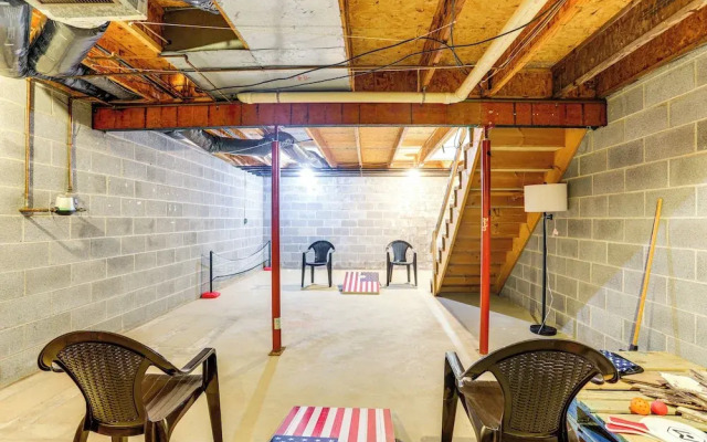 Convenient Townhome 1 Mi to Dtwn Clearfield