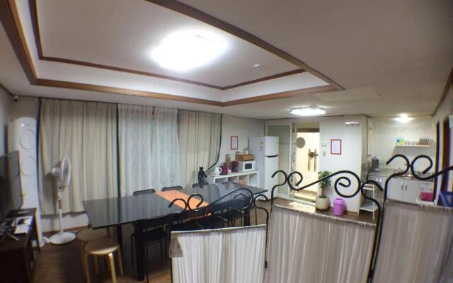 Jeong House