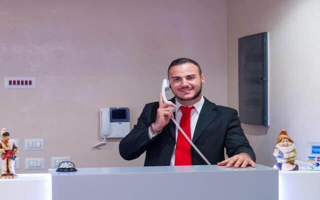 Napoli's Gold Hotel