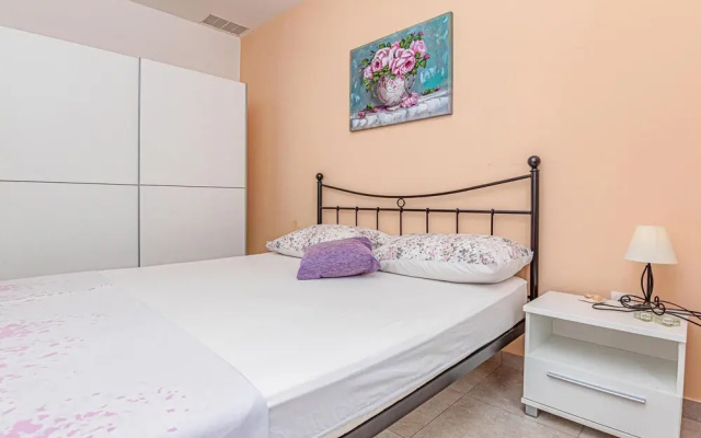 Beautiful Apartment in Rogoznica With Wifi and 1 Bedrooms