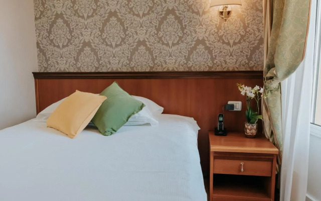Hotel Flora
