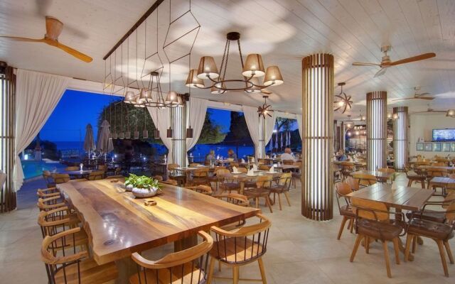 Valtos Beach Hotel