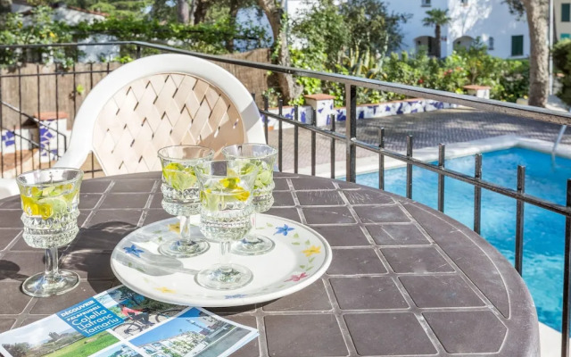 Simply Furnished Apartment With Shared Pool in Llafranc