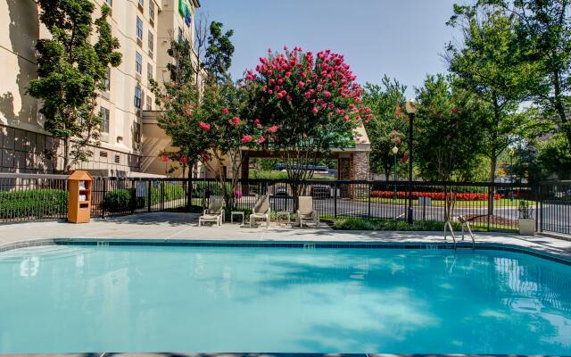 Holiday Inn Express & Suites Atlanta Buckhead, an IHG Hotel