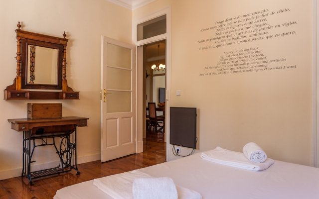 ALTIDO Lovely 3BR Apt w/ workspace, nearby Botanical Garden of Lisbon