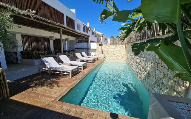 S Estancia Suites