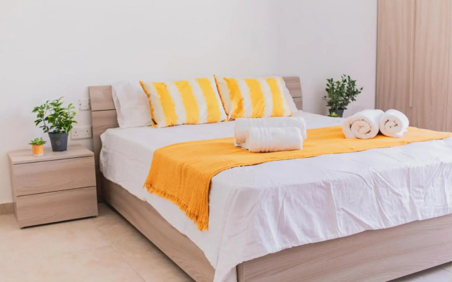 UNIQUE 2 Bedroom in AMAZING location NEAR the SEA