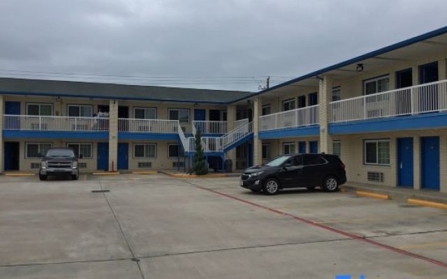 Days Inn By Wyndham Baytown Tx