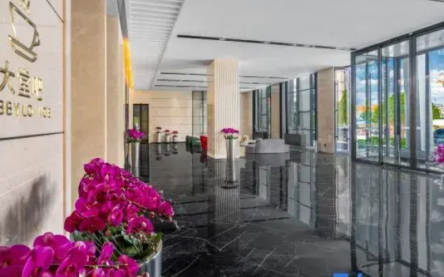 M Hotel
