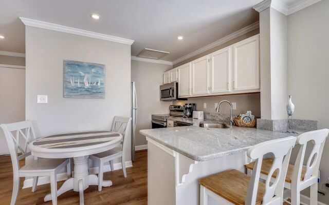 Sandpiper Cove 8208 Studio Bedroom Condo by RedAwning