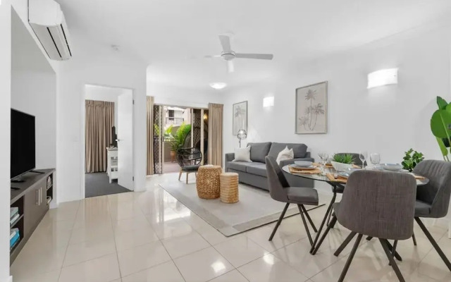 Lux Apartment Cairns - 9 Pools BBQ Gym