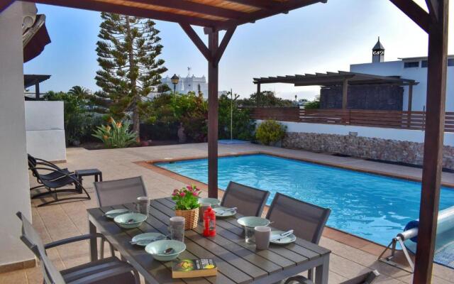 Villa Imogen with NEW HEATED SWIMMING POOL