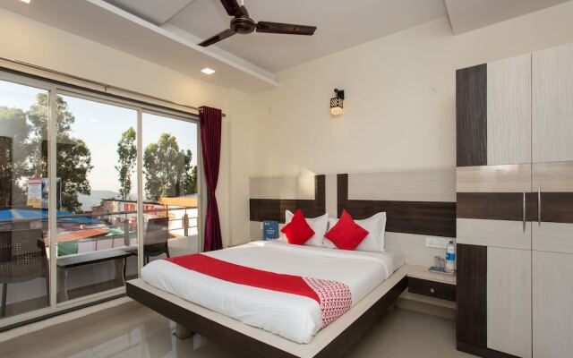 OYO 11758 Royal Hills