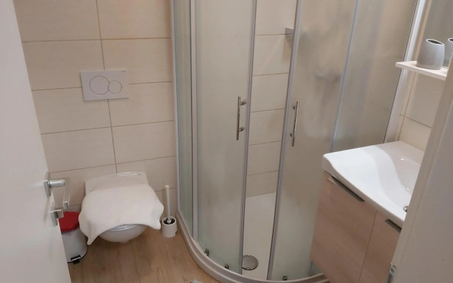 Apartments & Rooms Florjana