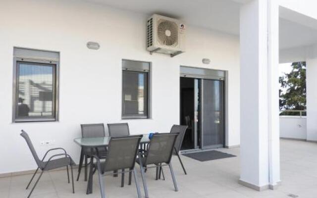 Theania Luxury Apartment