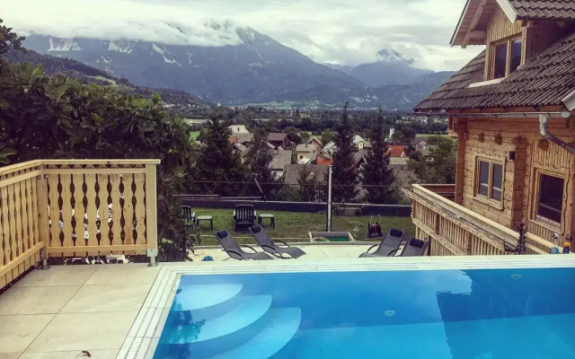 Planika Holiday Home
