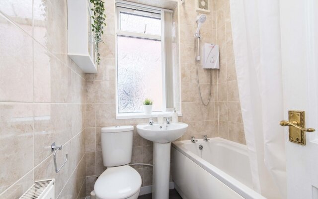 Contractor 4-bed House in Coventry