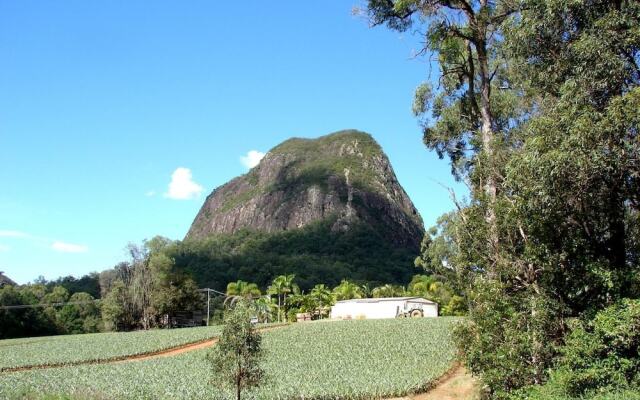 Glasshouse Mountains Ecolodge