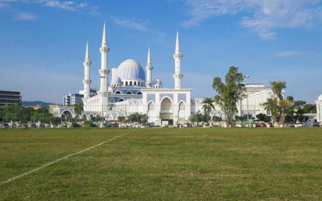 OYO 44043 First Garden Hotel