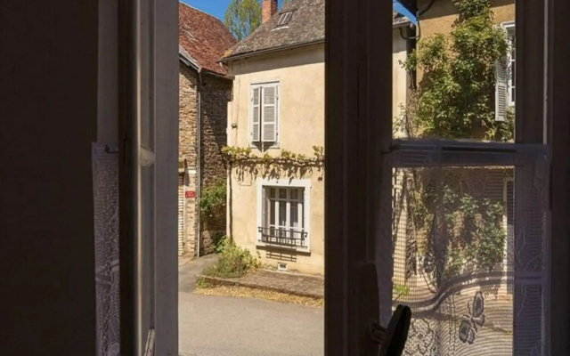 Charming holiday home in Ségur-le-Château with parking