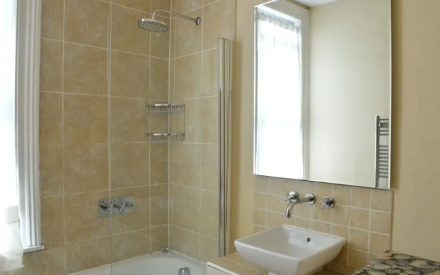 2 Bedroom Apartment In South Clapham