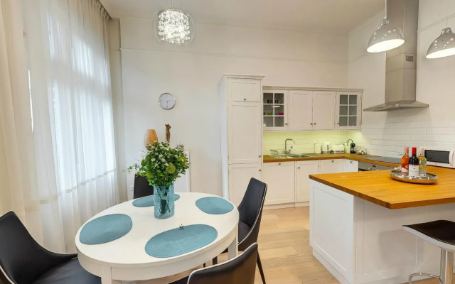 Romantic riverview bestern