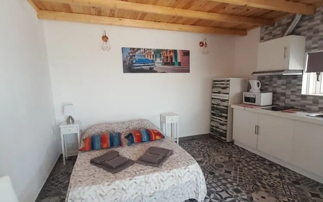 Tropicana Holiday Apartments