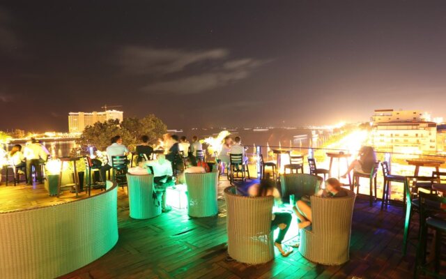 Amanjaya Pancam Suites Hotel