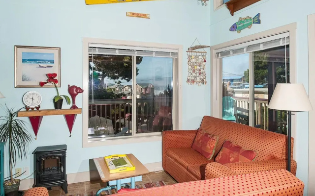 Sea Daze 1 Br cottage by RedAwning