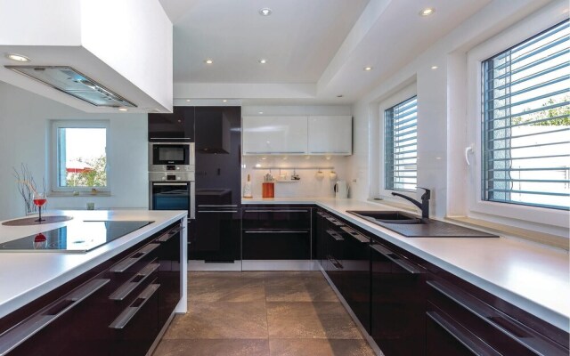 Nice Home in Crikvenica With Sauna, Wifi and 5 Bedrooms