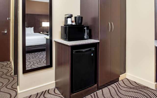 La Quinta Inn & Suites by Wyndham Oshawa
