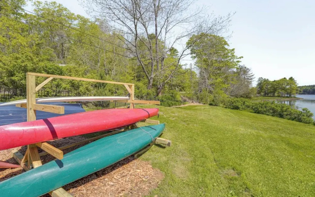 Oceanfront Studio w/ Private Dock in Harpswell!