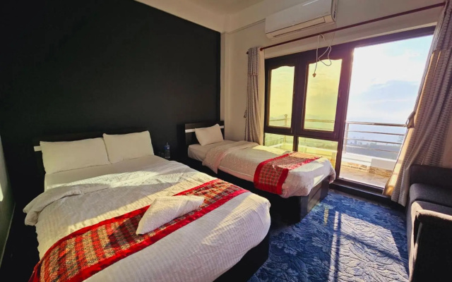 Hotel Hill Crown
