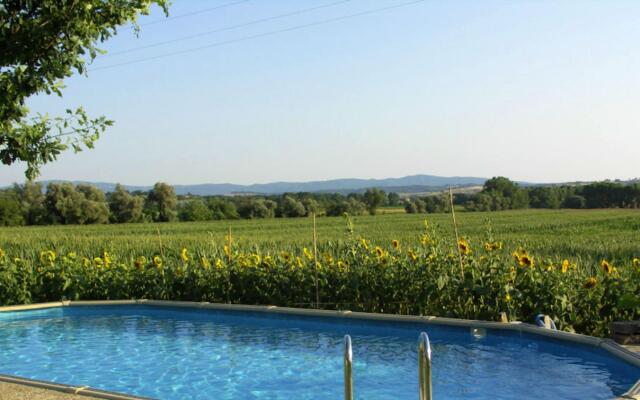 Casalunga Beautiful Farmhouse With Swimming Pool and Garden-casalunga