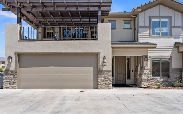 Southern Utah Adventure Gateway 6 Bedroom Townhouse